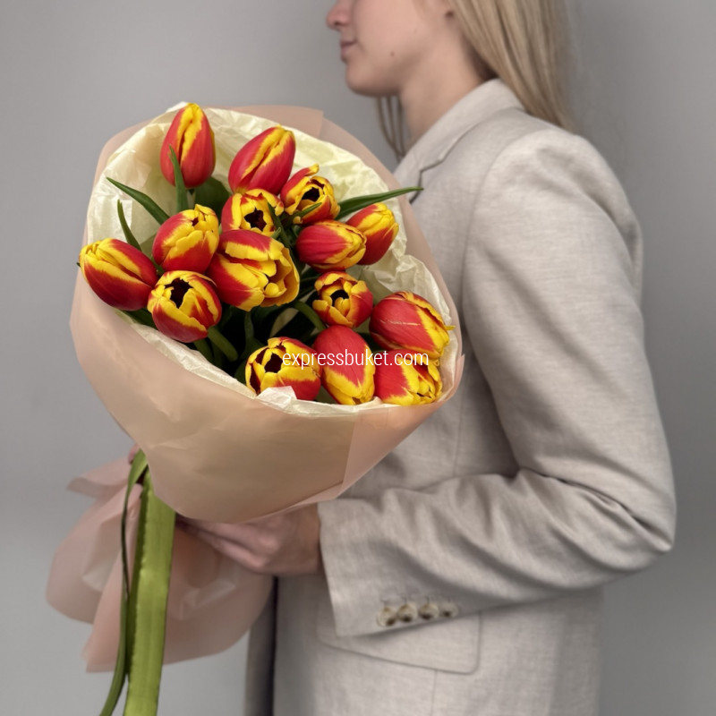 Яркие тюльпаны