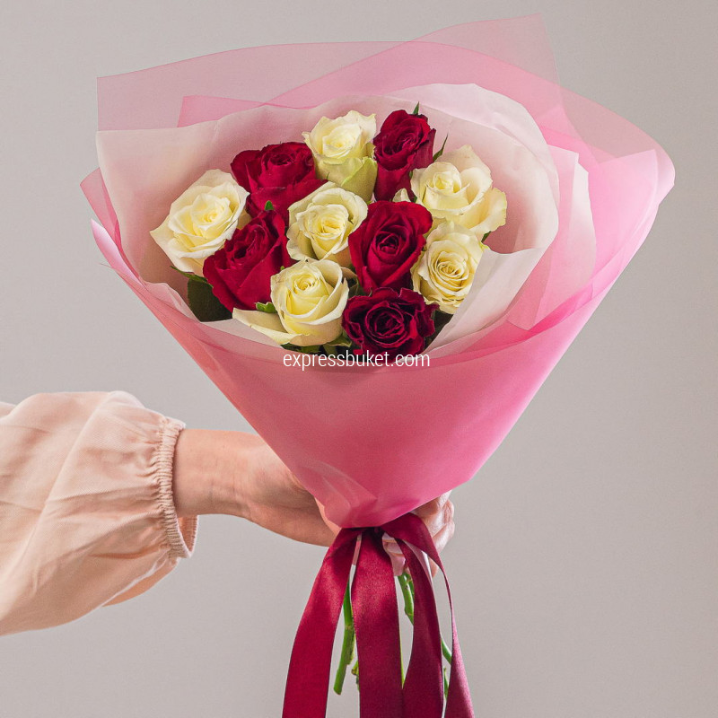 До мурашек 11 роз