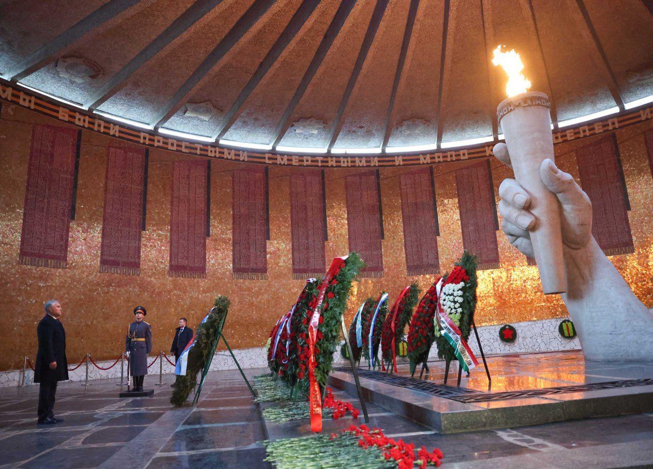 Цветы для международного форума с участием Президента РФ